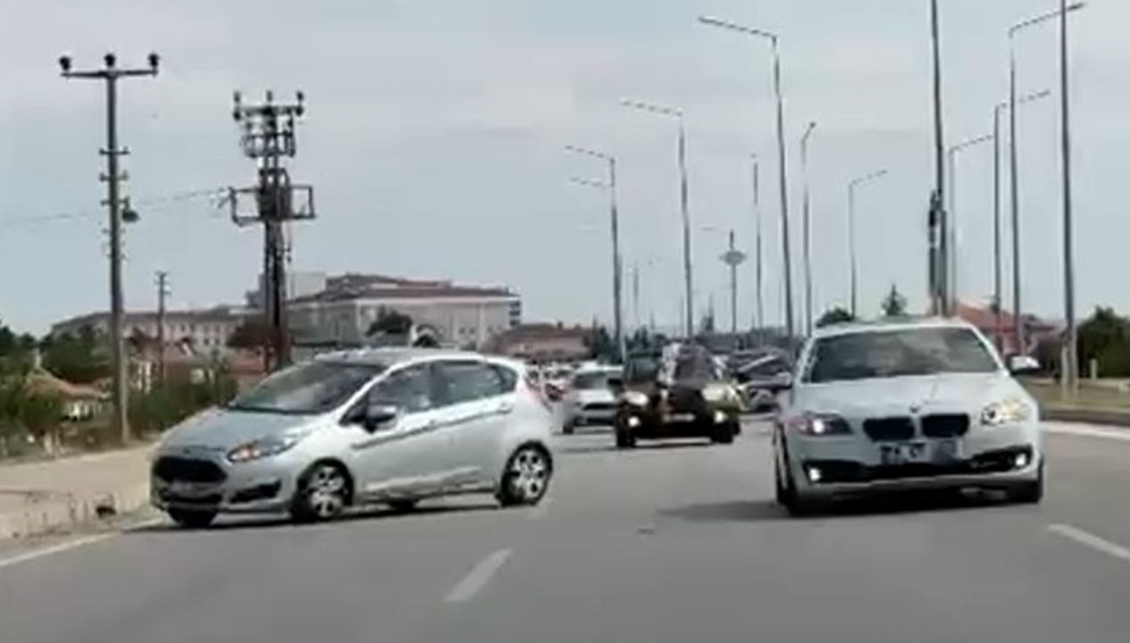 dugun konvoyundaki feci kaza kamerada sQYsk4Bx