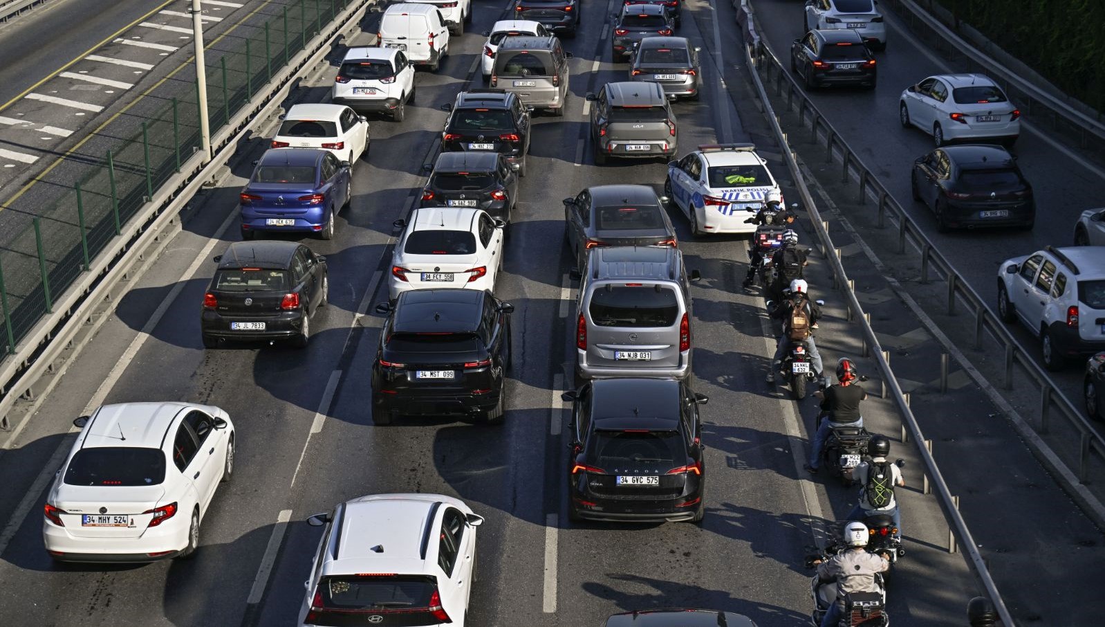 istanbul trafiginde son durum trafik adim adim ilerliyor g9MqzVOu