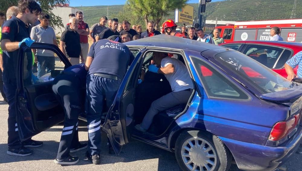 muglada araclar birbirine girdi trafik isiklari arizalandi iddiasi FuTqPyKy