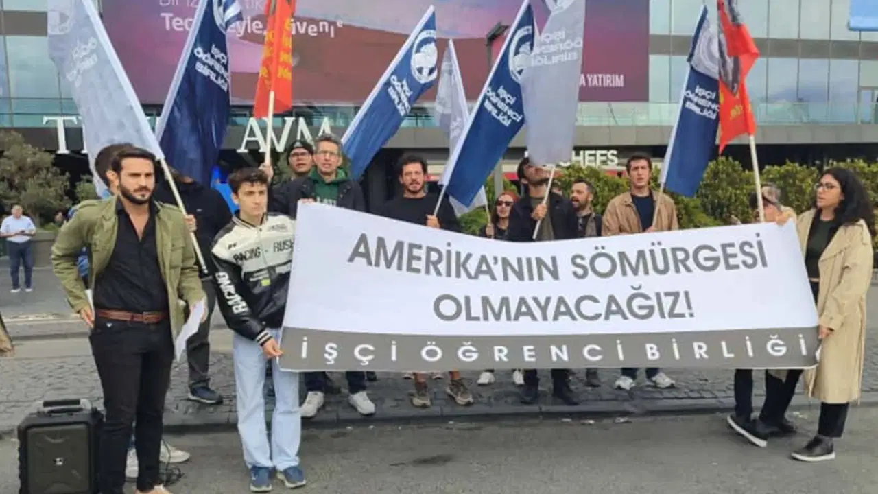 trump avm onunde protesto trump ve avanesine karsi mucadele etmek zorundayiz jRvLqEcH