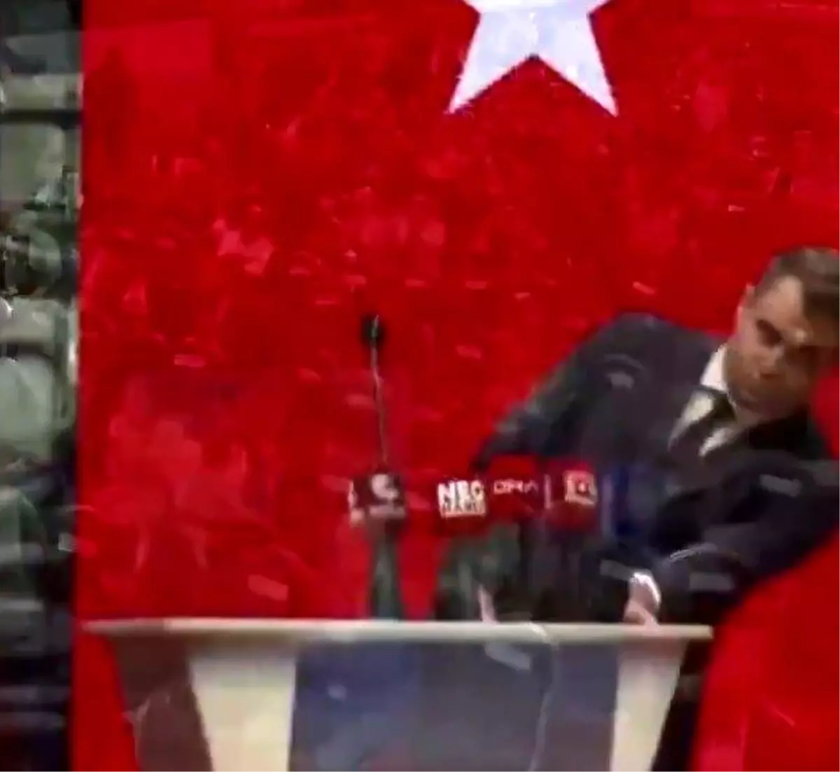 chp izmir il kongresinde fenalasma rfnA4X4R.jpg