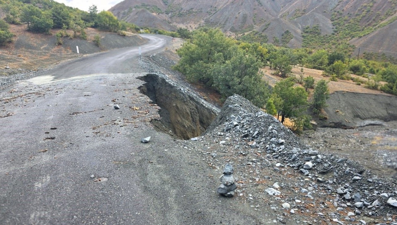 elazigda koy yolunda cokme PSYdEMCH.jpg