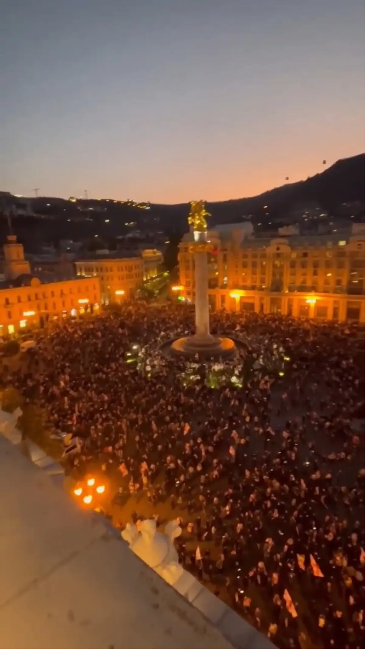 gurcistanda protesto gosterisine mudahale 27 yarali x9H5HC1H