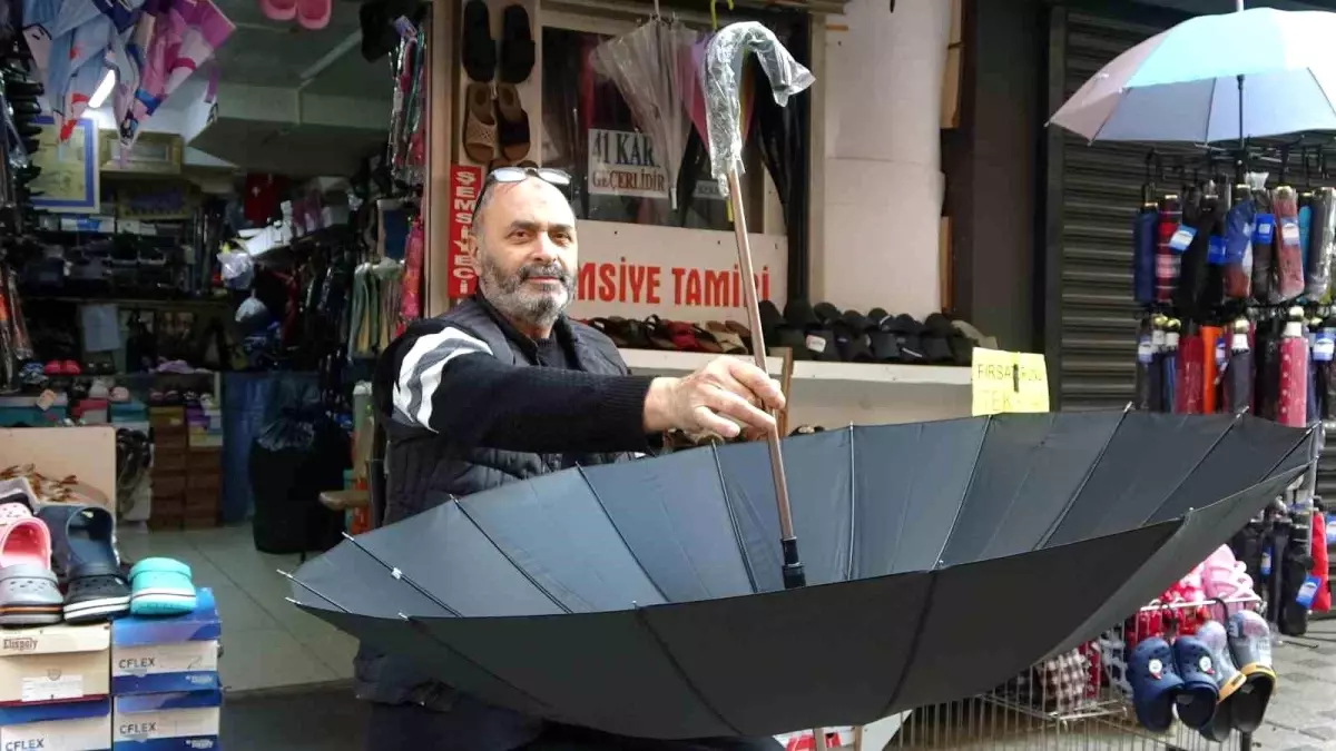 izmitte tek semsiye tamircisi ali osman aydin q1hDcsRq.jpg