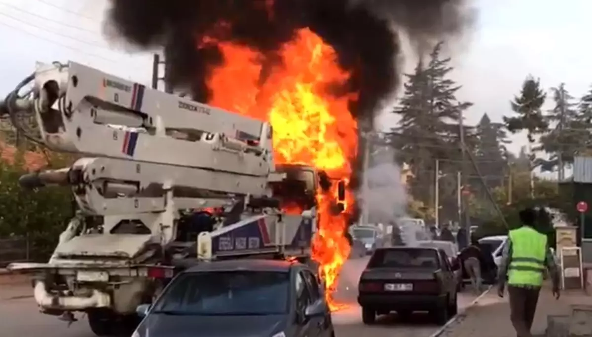 konyada beton pompasi yangini iki otomobil zarar gordu qtSs6a3Z.jpg