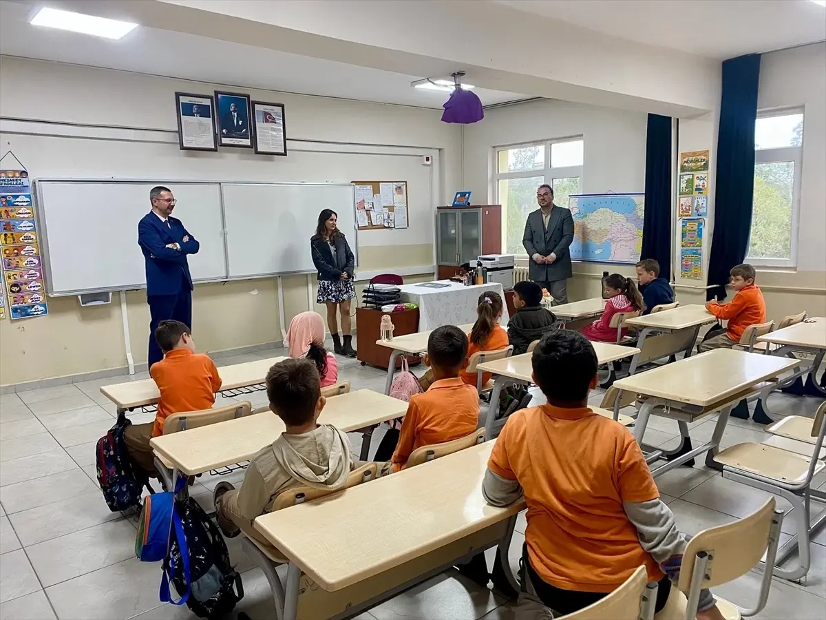 pinarhisar kaymakami enver ozderin ogrencilerle bulustu Kgpqp5qg.jpg