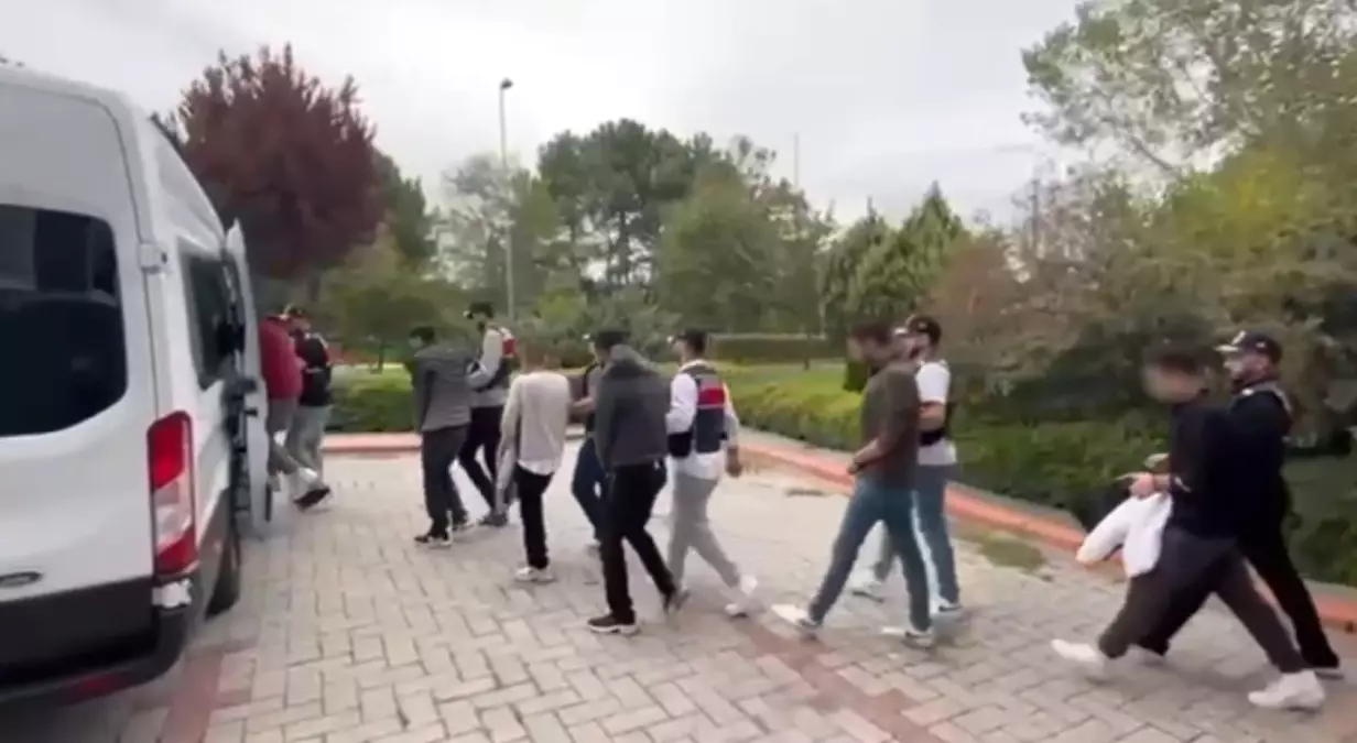 siber suc orgutune mit operasyonu 12 supheli yakalandi TyT1Etwx