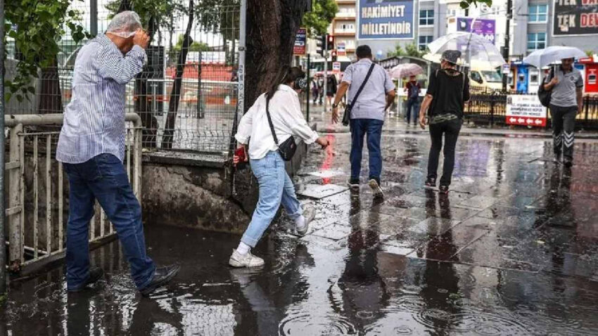 Istanbulu kara kara bulutlar saracak bardaktan bosanircasina yagacak sicaklik 13 derece dusecek Ba3BqKQx